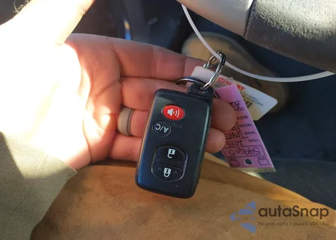 2014 Toyota Prius Three из США, поврежденный, VIN JTDKN3DU6E1767197